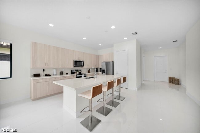 Building Photo - 5043 Ofanto Ln