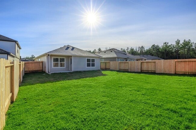 Building Photo - 5808 Begonia Ct