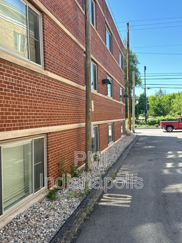 Building Photo - 5824 E Washington St