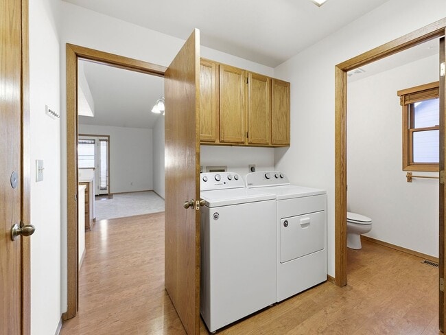 Building Photo - Beautiful Home with New Carpets, Fenced Yard, A/C, and Finished Basement!