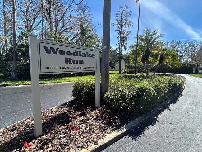 Building Photo - 210 Woodlake Wynde