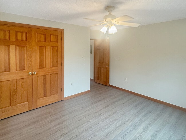 Building Photo - 85 Debbie Dr