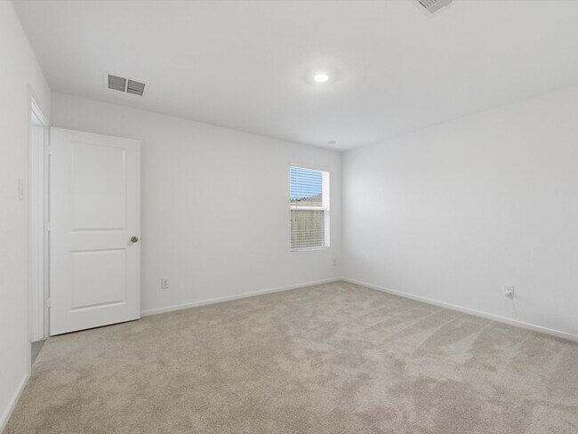 Building Photo - 25409 Carnation Ct