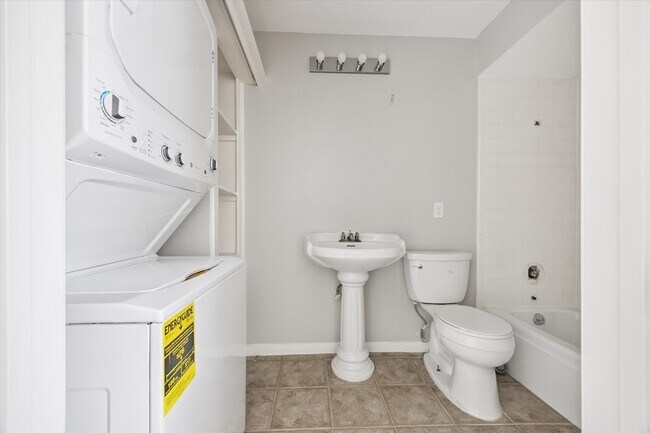 Building Photo - 3809 Wakeforest St