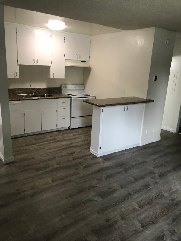 Building Photo - 13059 Oxnard St