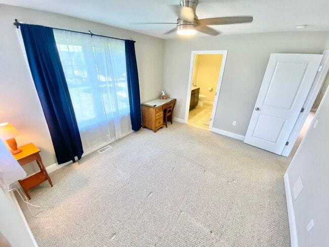 Building Photo - 2 Bedroom Home in Williston VT Available 9...