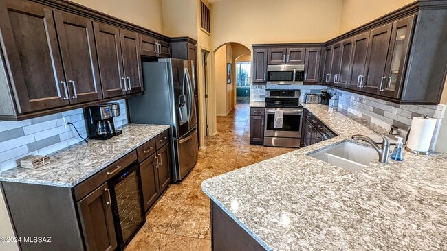 Building Photo - 38135 S Rolling Hills Dr