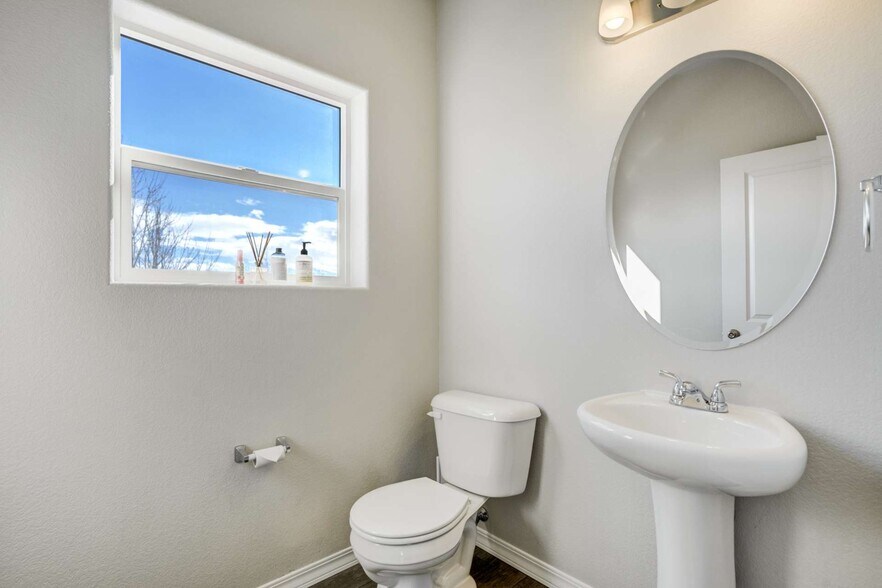 Building Photo - 753 Grissom Dr