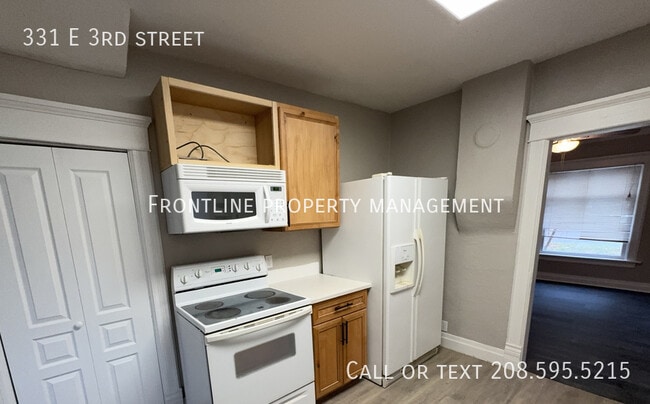 Building Photo - 331 E 3rd St