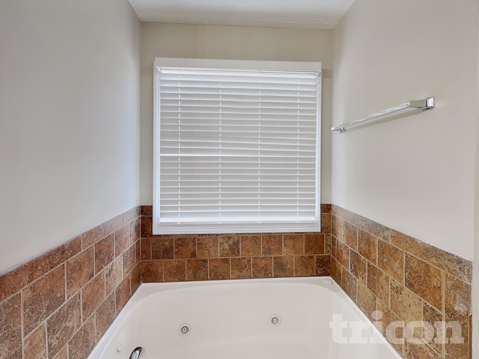 Building Photo - 202 Larson Ln