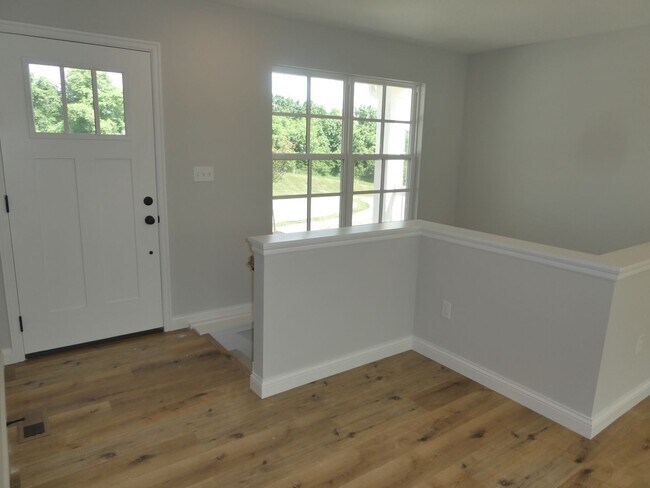 Building Photo - 3 Bedroom 2 Bathroom in South