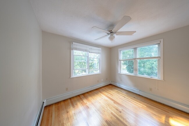Building Photo - 6 Peachtree Ln