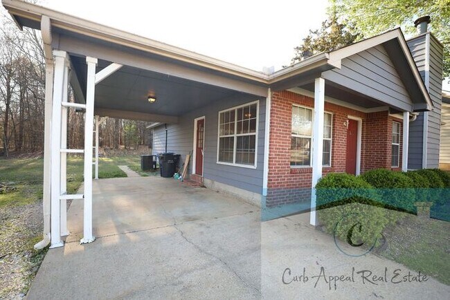 Building Photo - 3 bed / 2 bath home with fireplace - Valley View!!
