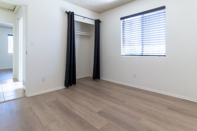 Building Photo - 450 N Coronado St