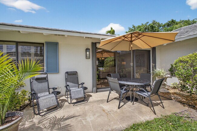 Building Photo - 119 Club Dr