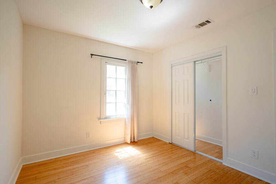 Building Photo - 1726 N Los Robles Ave