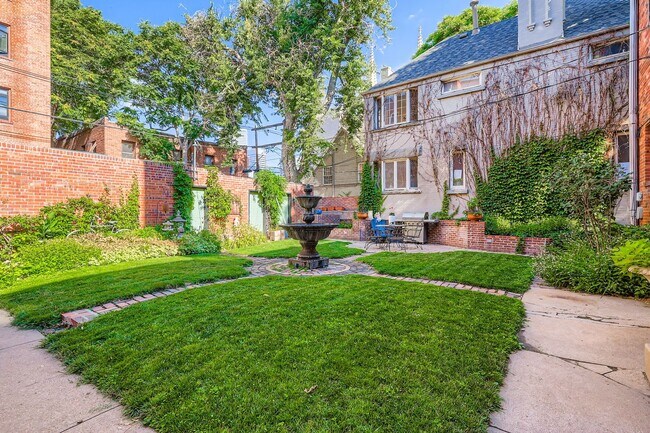 Building Photo - Capitol Hill Location, private roof top de...