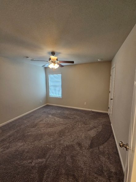 Building Photo - 1735 W Whitney Ln