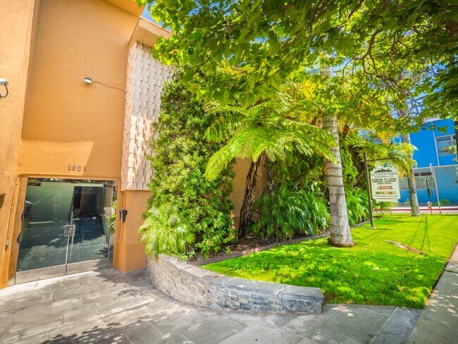 Building Photo - Del Rey Apartments