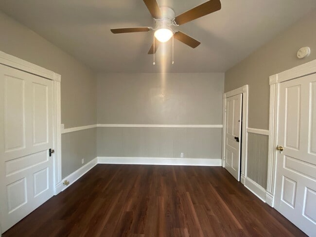 Building Photo - 405 River St