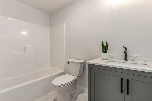 Building Photo - 27A Birch Hl Ln