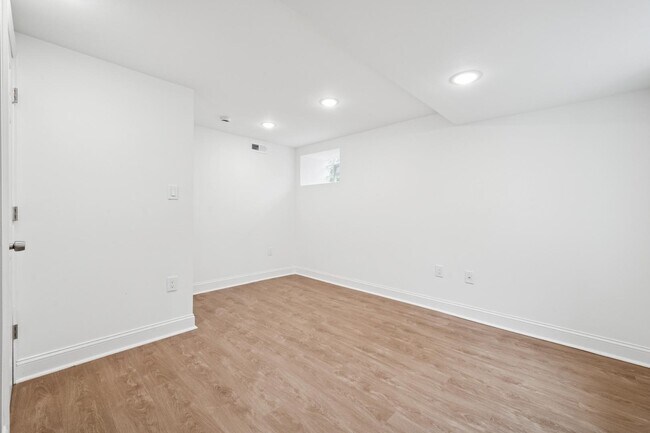 Building Photo - 2534 S 61st St