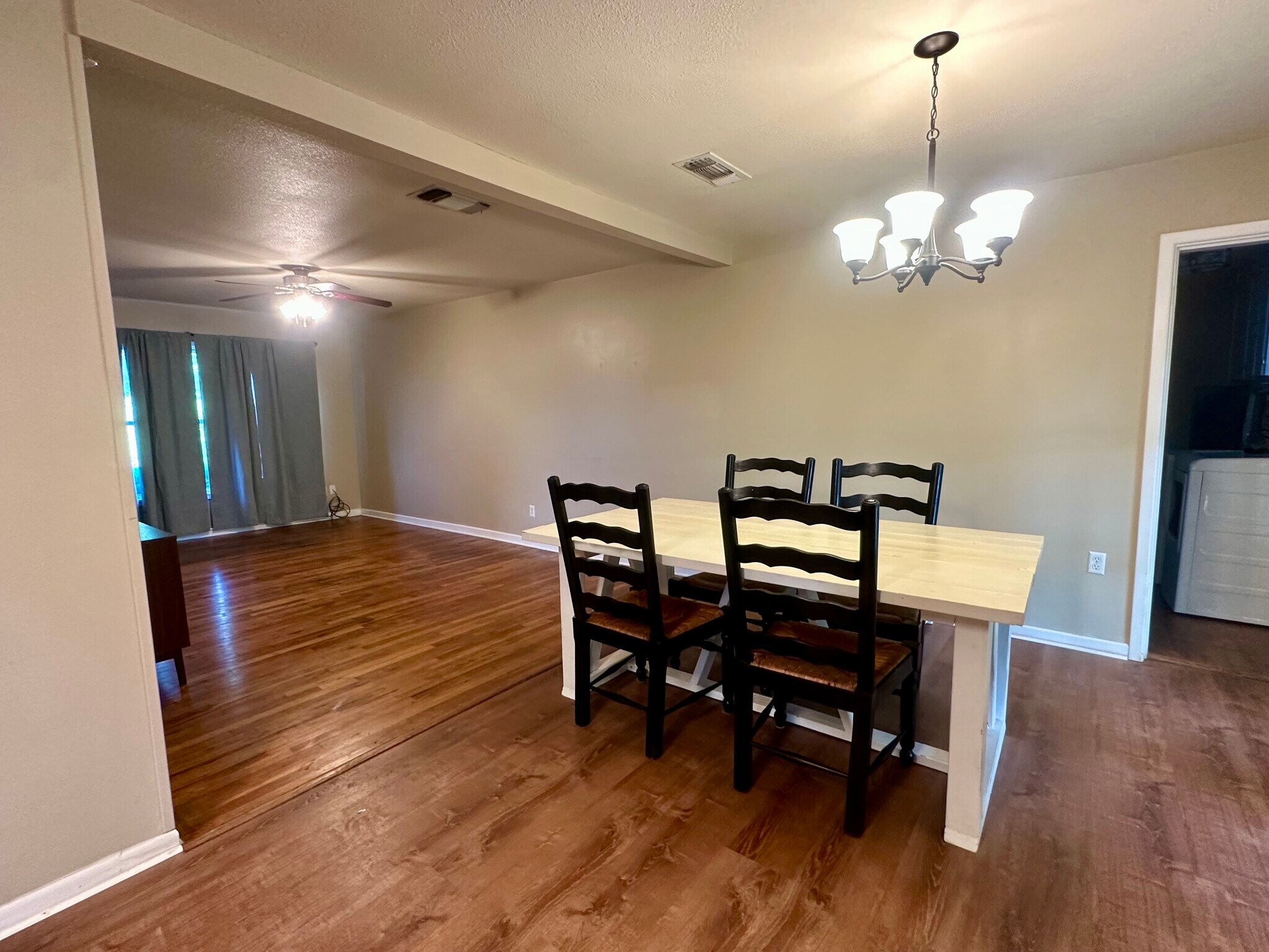 Building Photo - 1316 Eastview Dr