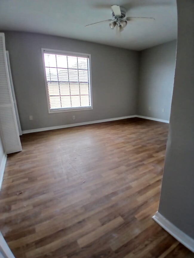 Building Photo - 7454 Wynnewood Square