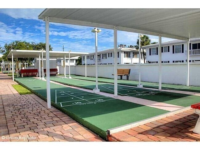 Building Photo - 2260 NE 67th St