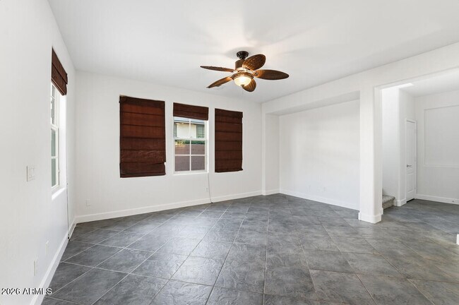 Building Photo - 15391 W Dreyfus St