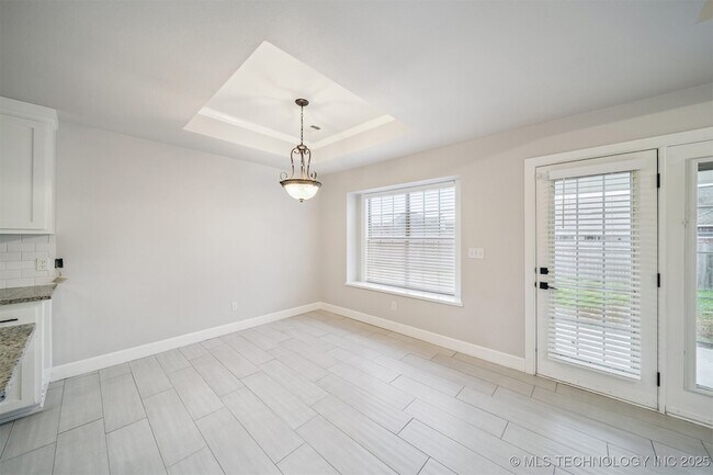 Building Photo - 7922 N 125th E Ave