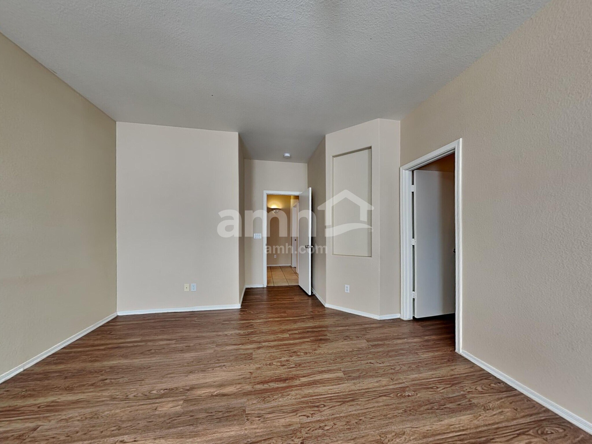 Building Photo - 7201 W Sunderland Ave