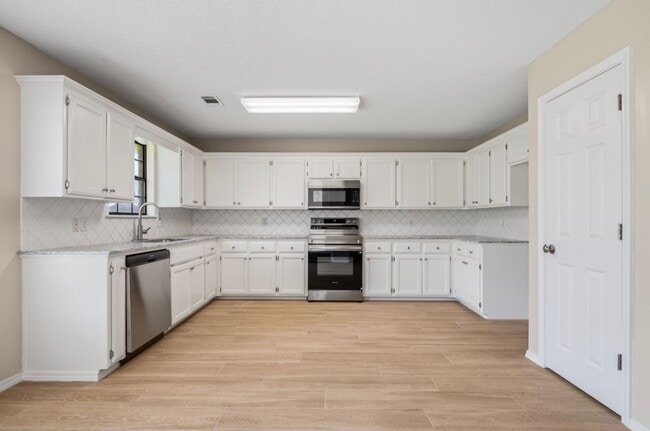 Building Photo - 2708 Azure Hills Dr