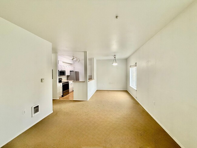 Building Photo - Bokara By The Lake Condo - Renton