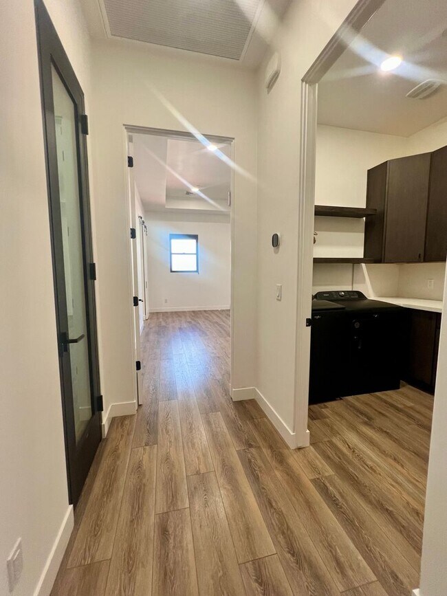 Building Photo - 485 Windsong Dr