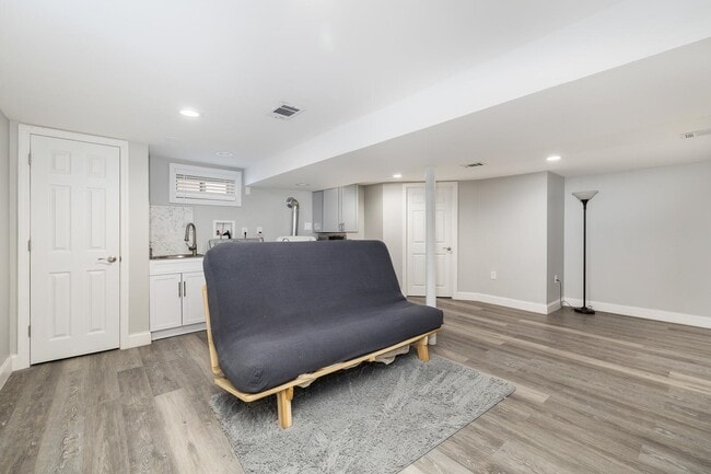 Building Photo - 47 Blondel Dr