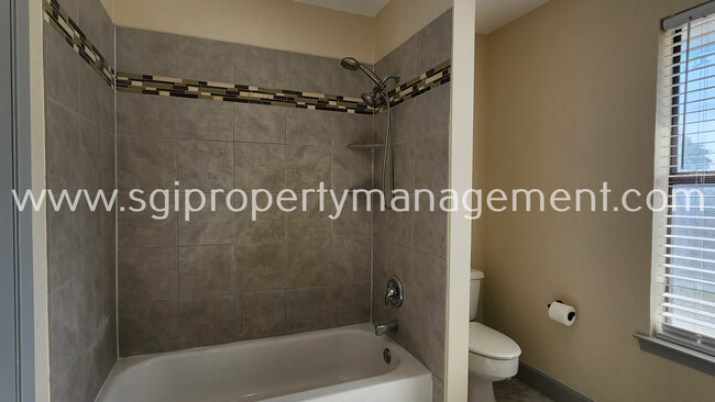 Building Photo - Great 4 bedroom Richardson home