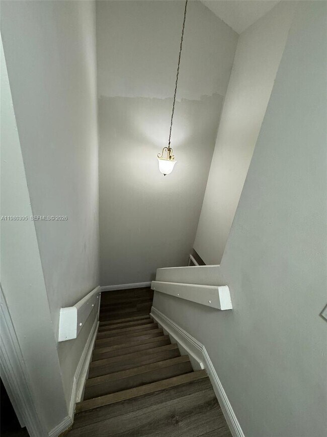 Building Photo - 6235 SW Kendale Lakes Cir