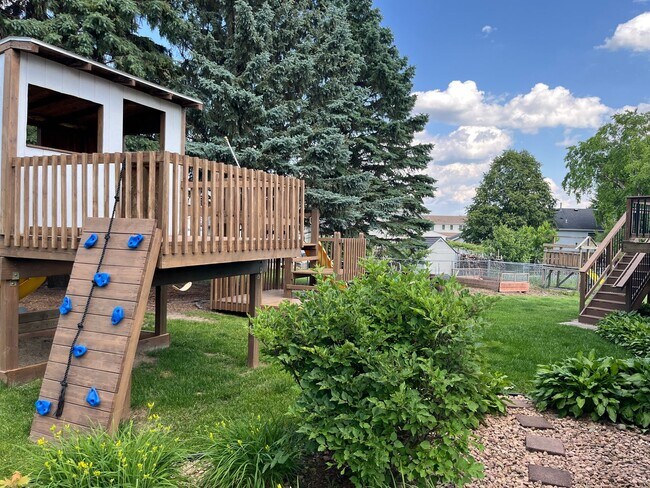 Building Photo - Beautifully Updated 4-Bed Home in Prime NW...