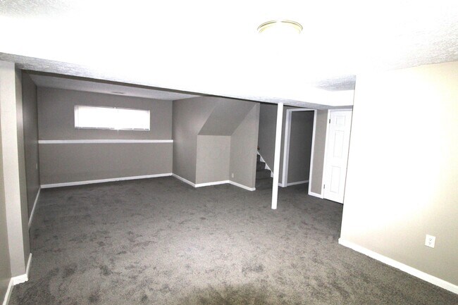 Building Photo - 5071 Albany Dr