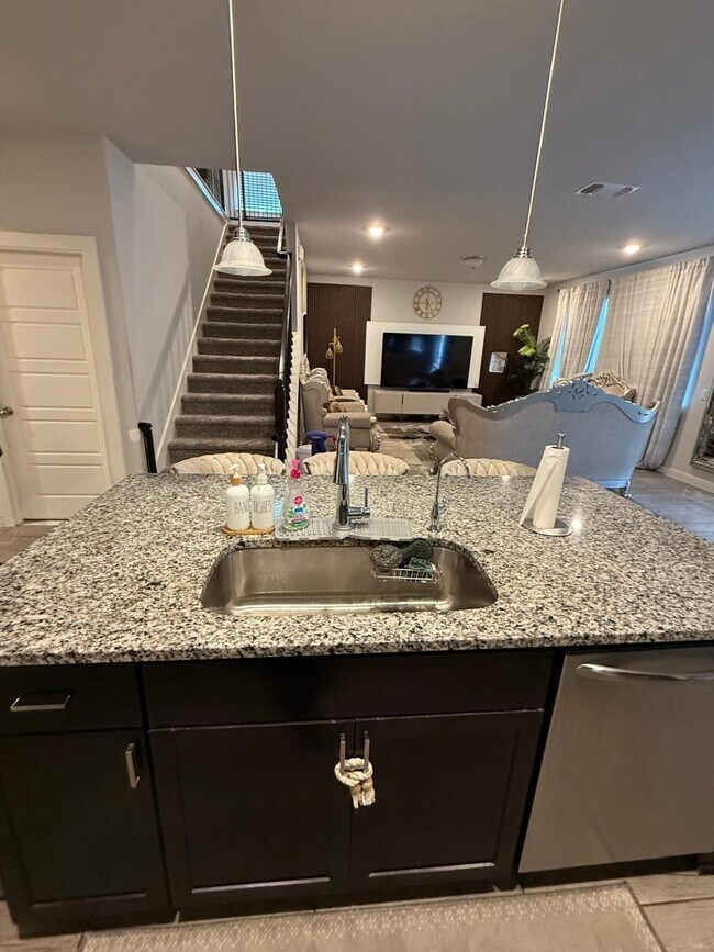 Building Photo - 740 Ft Leonard