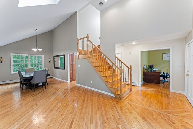 Building Photo - 17 Raven Crest Dr