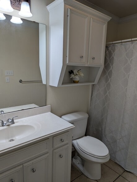 Building Photo - 405 Heritage Dr