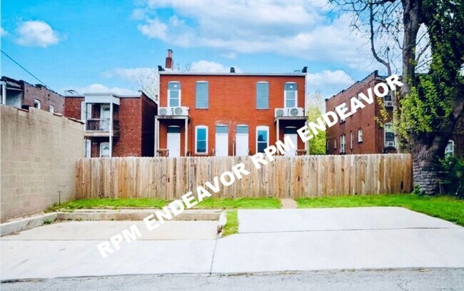 Building Photo - 3230 Pulaski St