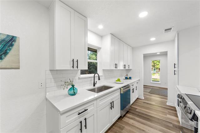 Building Photo - 2405 Roundrock Trail