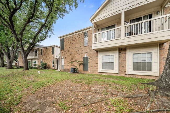 Building Photo - 2626 Holly Hall St