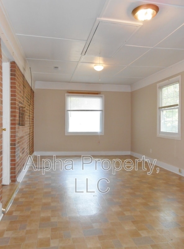 Building Photo - 20 Clearfield Rd