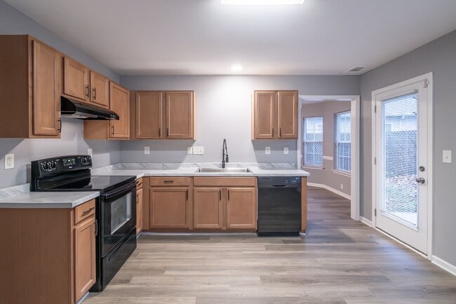 Building Photo - NEWLY RENOVATED !!!! Charming 4-Bedroom Home with Spacious Backyard!