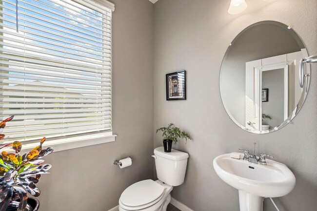 Building Photo - Beautiful New 4 Bed 3 Bath House in North ...
