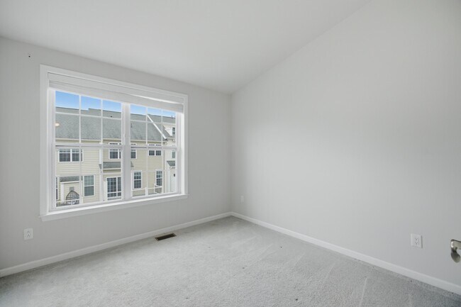 Building Photo - 2780 Ashcombe Dr.